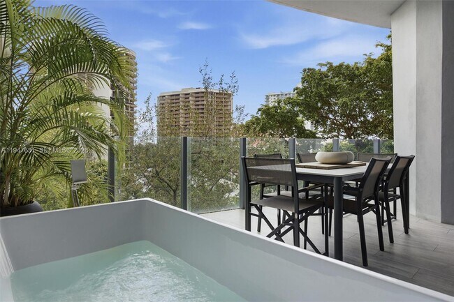 Building Photo - 2831 S Bayshore Dr