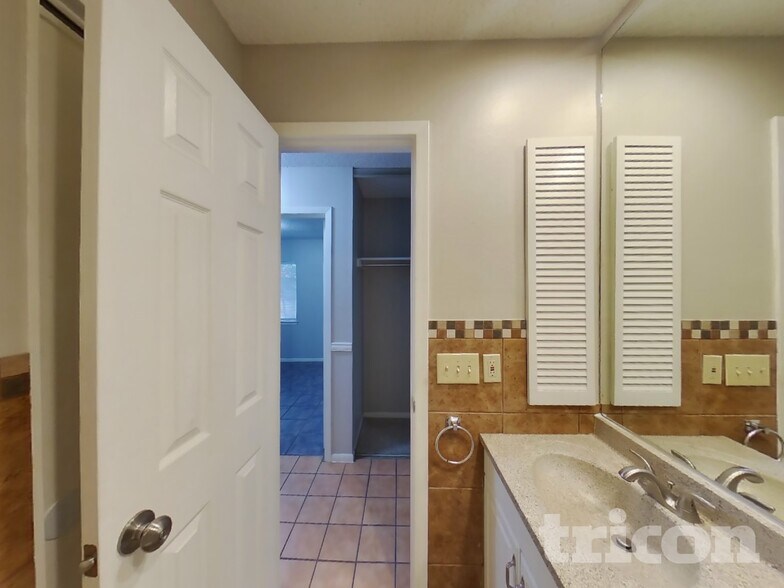 Building Photo - 9302 Points Edge