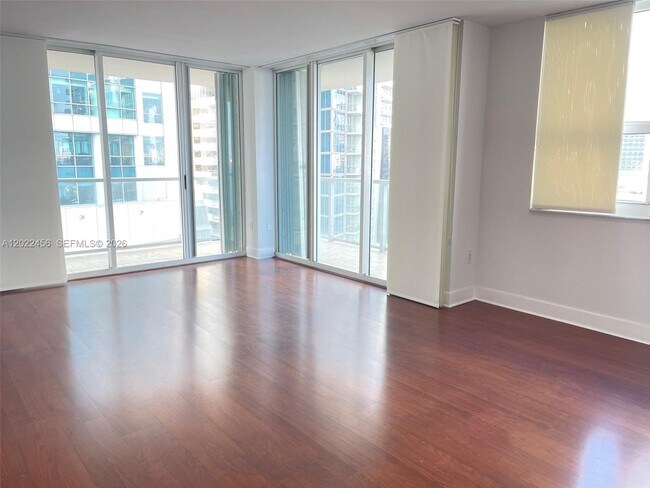 Building Photo - 1155 Brickell Bay Dr
