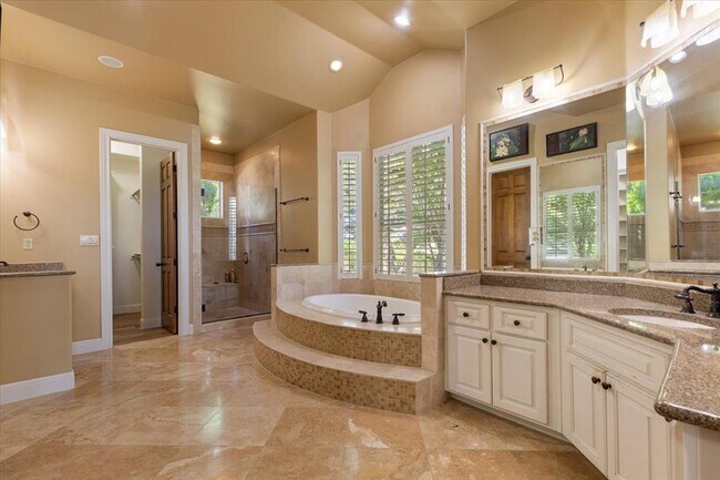 Building Photo - 8600 Bluegrass Dr