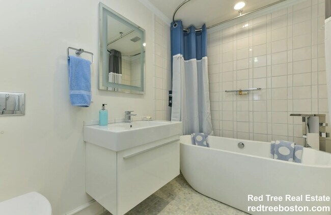 Building Photo - 214 Beacon St