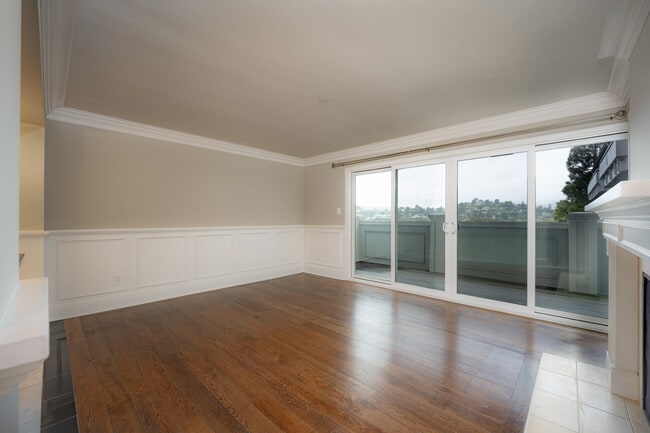 Palmetto at Tiburon View 1 Bed, 1 Bath Living Room/Balcony - Palmetto at Tiburon View