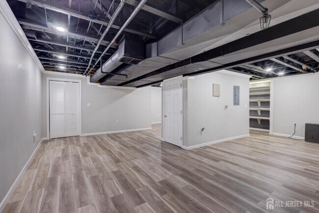 Building Photo - 100 Forest Dr