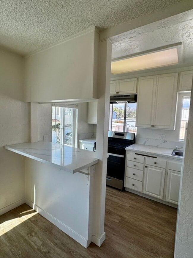 Building Photo - 2 Bedroom Beach cottage in Ventura