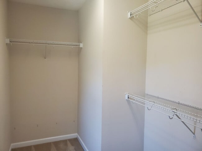 Building Photo - Charming 2 Story Home with Sun-Room!