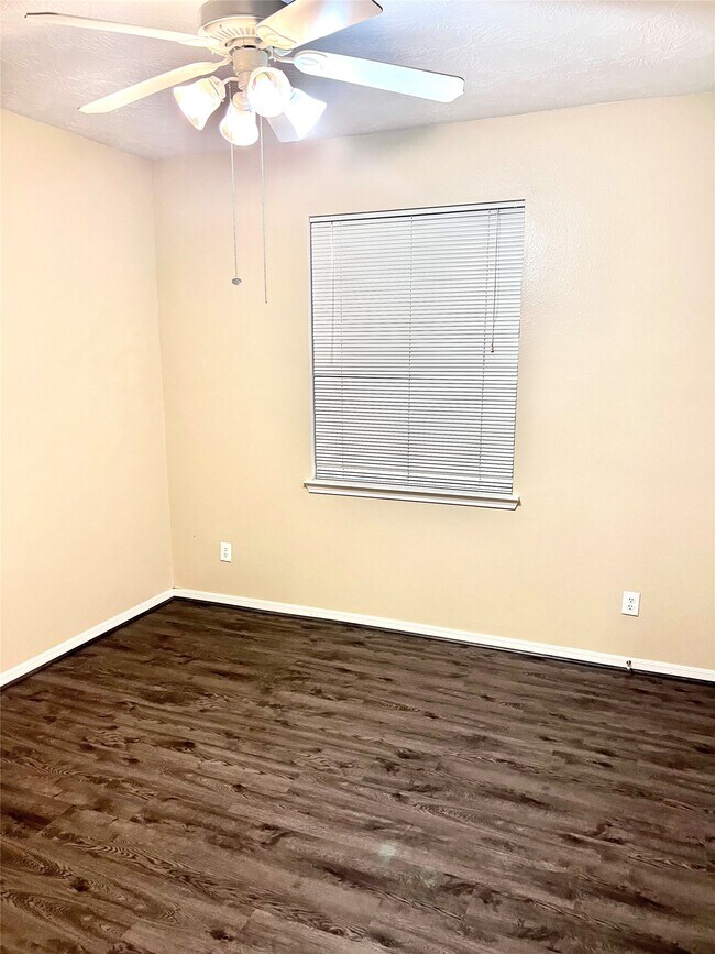 Building Photo - 5301 Carefree Dr