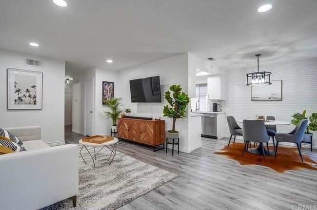 Building Photo - 1833 Camberley Ln