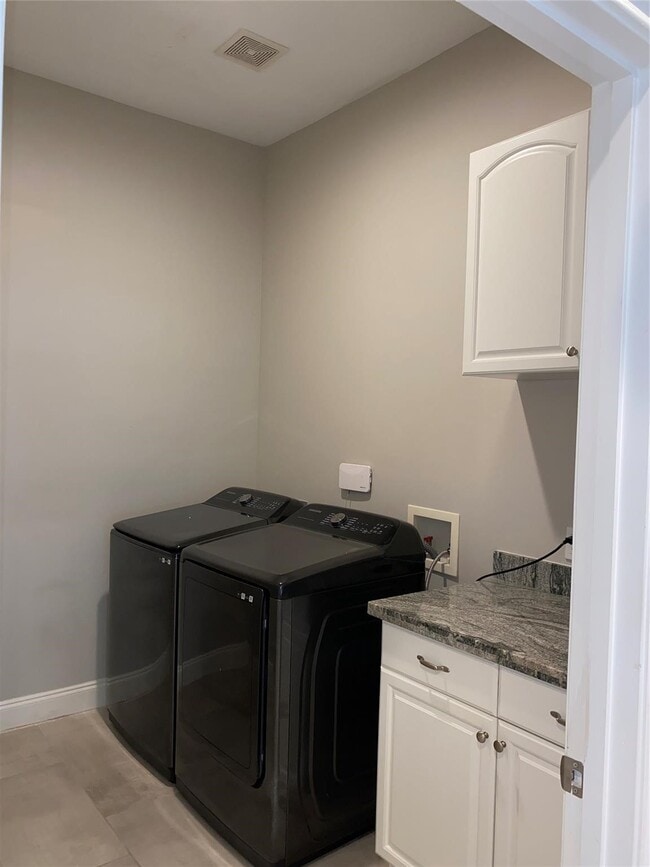 Building Photo - 8002 Harbor Point Dr