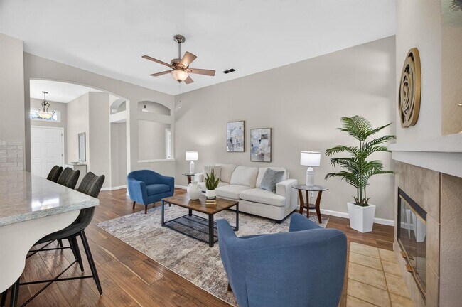 Building Photo - 2726 Genesee Dr