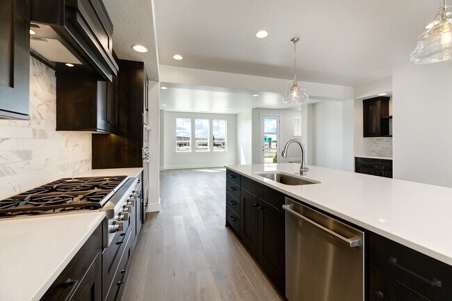Building Photo - 3 Bedroom 2.5 Bathroom Townhouse in Harris Ranch.