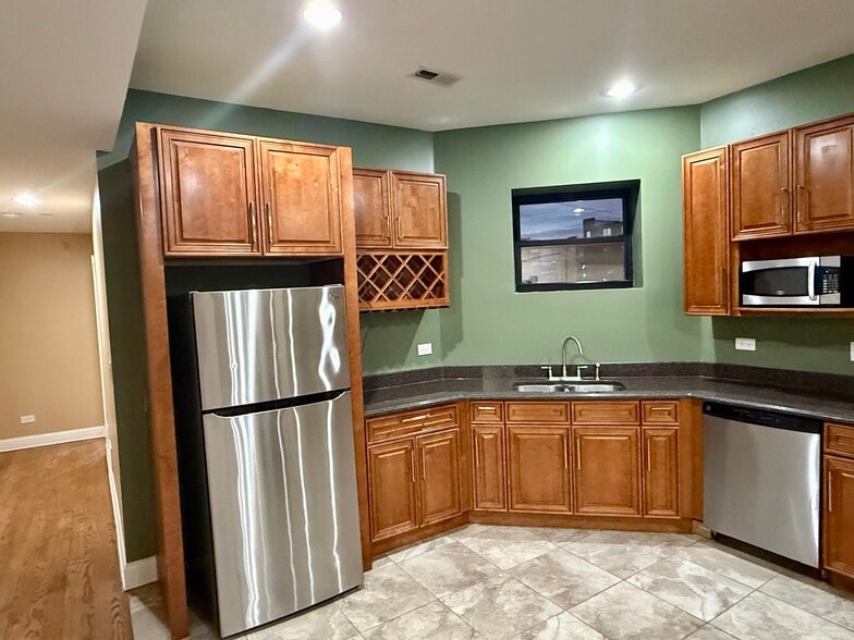 Primary Photo - 4336 S Indiana Ave