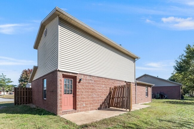 Building Photo - 3503 SW Victoria Pl