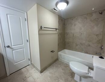 Building Photo - 2850 N Oakland Forest Dr