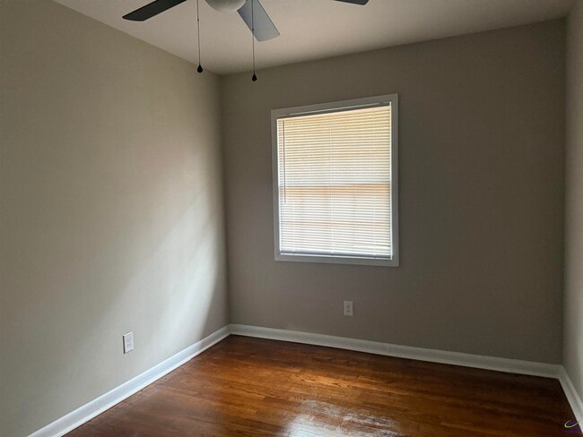 Building Photo - 417 Willow Ave