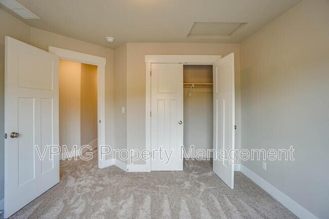 Building Photo - 2347 E Otter Lp