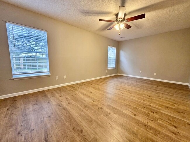 Building Photo - Charming 3 bedroom with fenced in yard - Tall Pines - Ladson