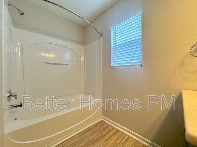 Building Photo - 1003 Winning Colors Dr