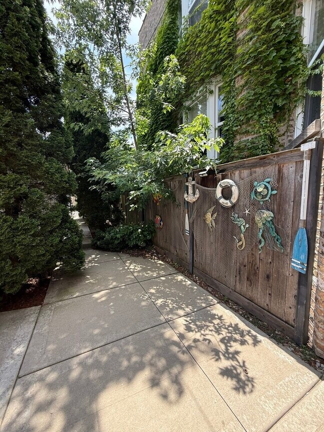 Building Photo - 3721 W Belden Ave