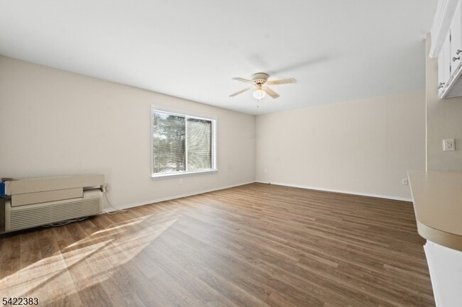 Building Photo - 62 Eton Way