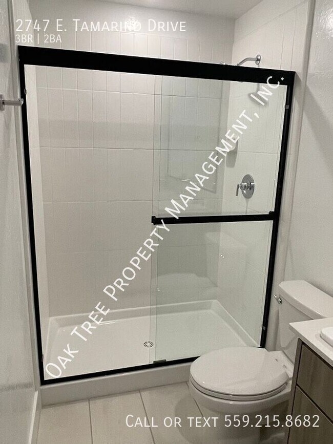 Building Photo - 2747 E Tamarind Dr