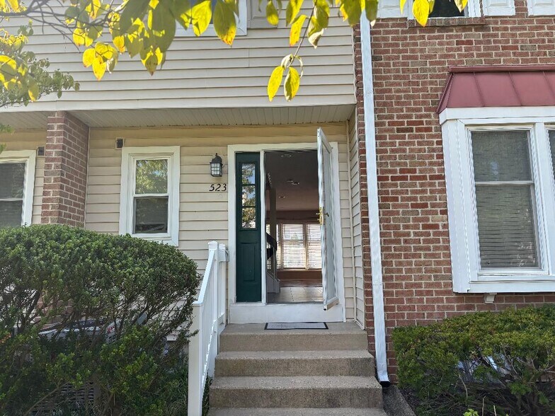 Primary Photo - 523 Society Hill Blvd