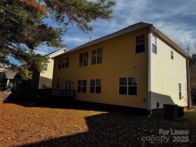 Building Photo - 15628 Sullivan Ridge Dr