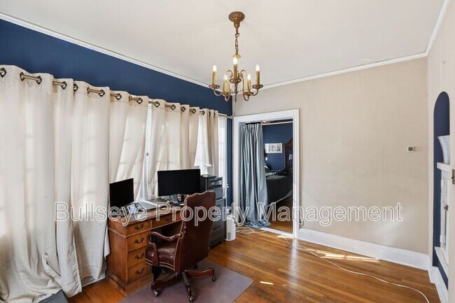 Building Photo - 525 W Lynwood St