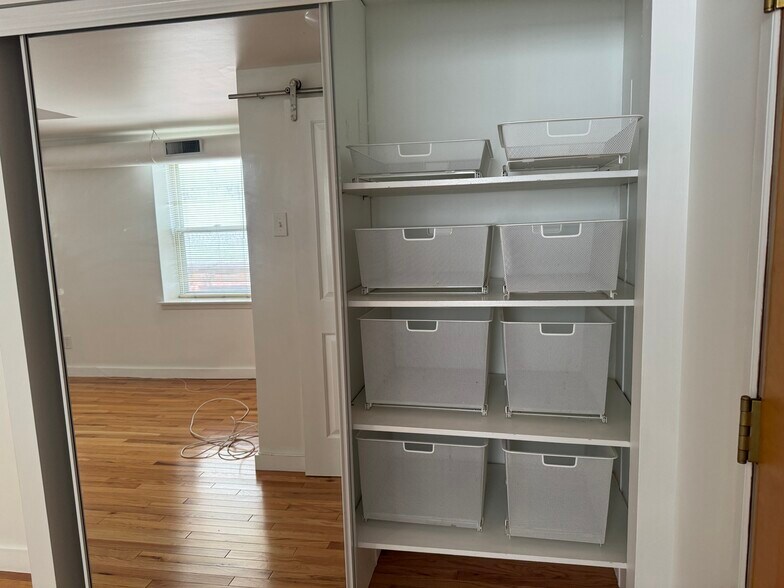 Building Photo - 217 Vine St