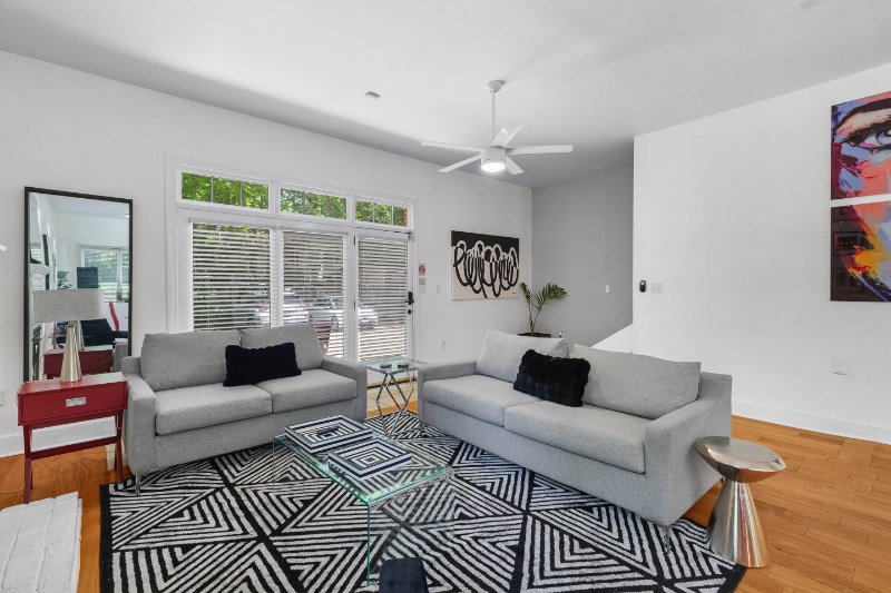 Building Photo - 806 Oakwood St