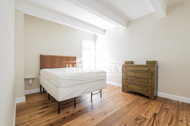 Building Photo - 1365 Columbine St