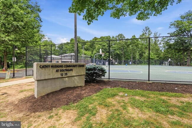 Building Photo - 2339 Freetown Ct