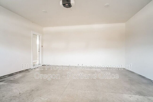 Building Photo - 2506 NE Sweetwater Rd