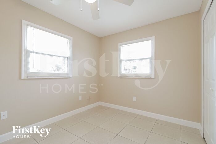 Building Photo - 1021 Delphinium Dr