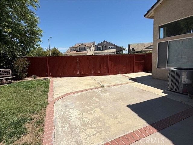 Building Photo - 670 Stoney Creek Cir