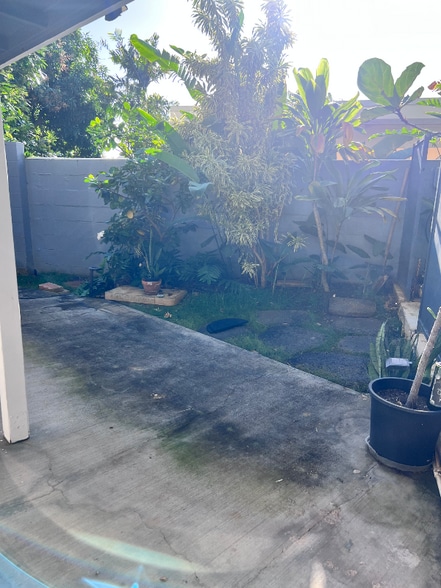 Building Photo - 4580 Kilauea Ave