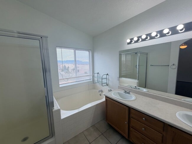 Building Photo - 3 Bedroom Home Near Unser Blvd NW & McMahon Blvd NW!