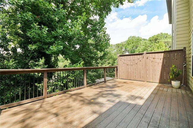 Building Photo - 1299 Linden Ct