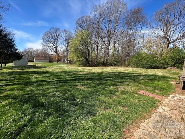 Building Photo - 1369 Little Rd