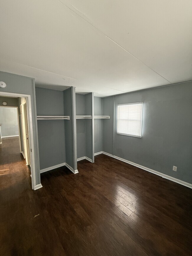 Building Photo - 4715 E 33rd St