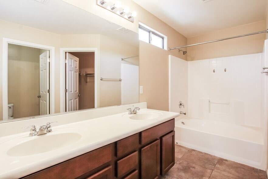Building Photo - 7906 S 50th Dr