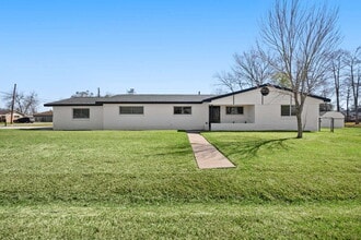 Building Photo - Newly Renovated 4/5 Bed 2 Bath in South Houston!
