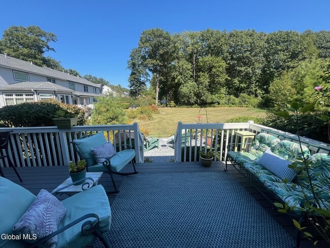 Building Photo - 68 Vista Dr