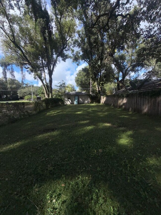 Building Photo - 1319 Francis Ave