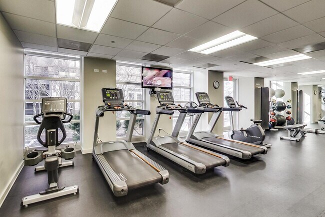 Building Photo - 720 N Larrabee St