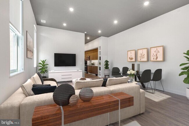 Building Photo - 525 N 41st St