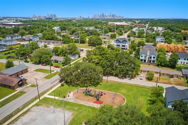 Building Photo - 3615 Seabrook St