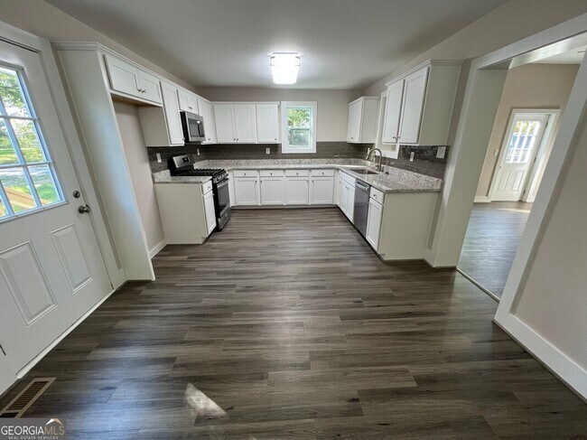 Building Photo - 6104 Blair St NE