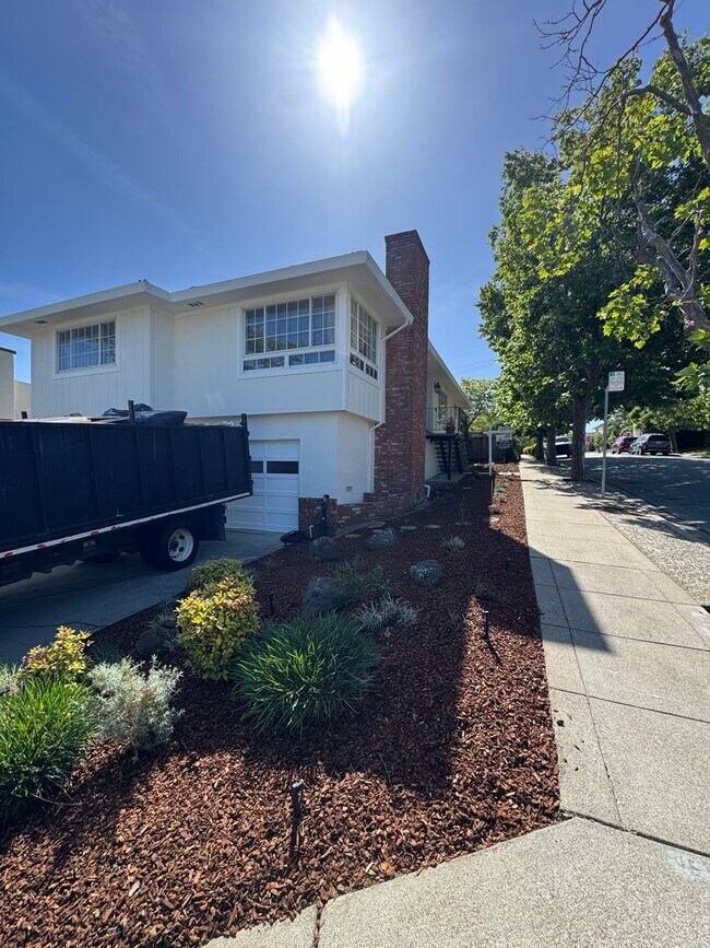 Building Photo - Open House Sunday 4/19 11 am - 12 pm:  Beautifully Updated Corner-Lot Home in Millbrae – Spacious...