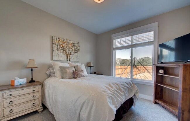 Building Photo - Charming 5-Bedroom Family Home