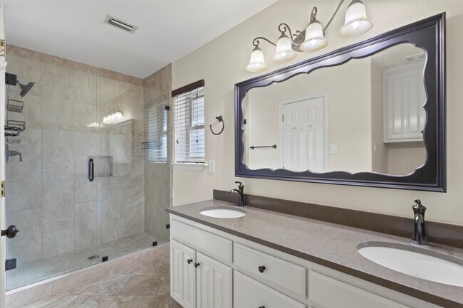 Building Photo - 403 Carolota Ln
